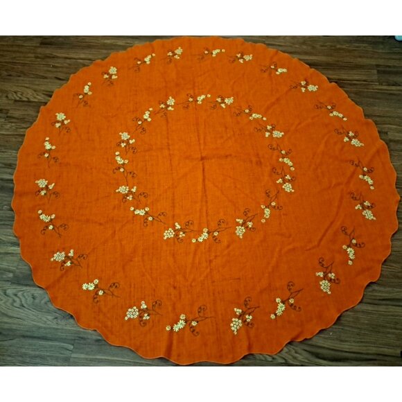 Round Embroidered Tablecloth Orange White Flowers Scalloped Edge 68" READ - Picture 2 of 7